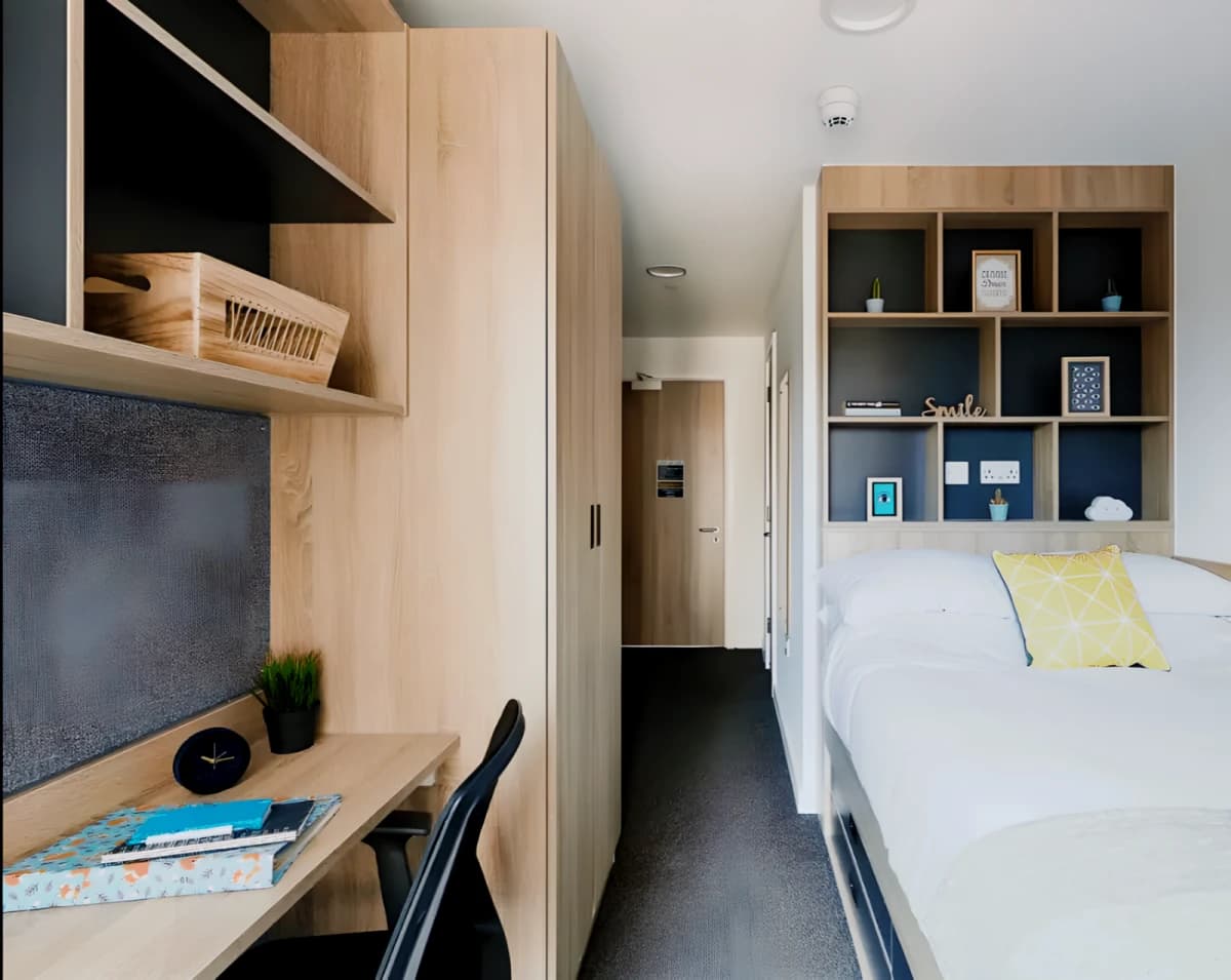 Southampton Crossings image 4