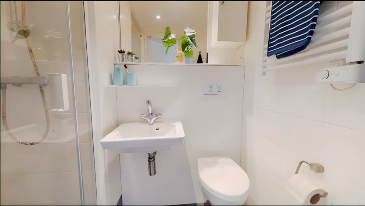 iQ Newland House image