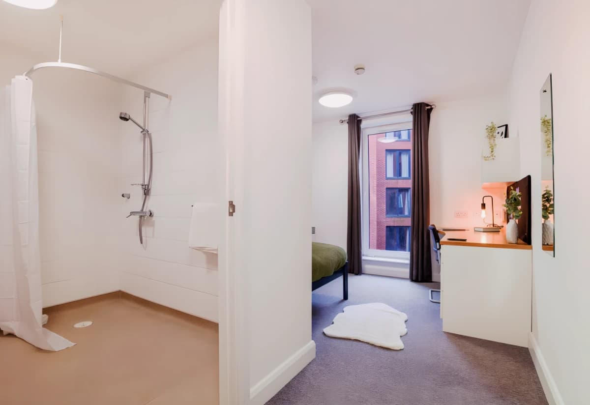 Uit Riverside House image