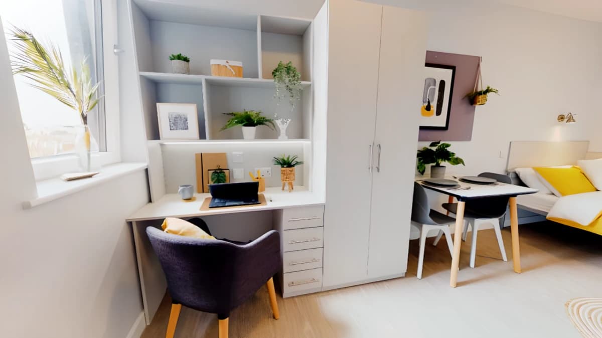 iQ Newland House image