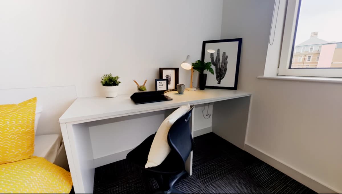 iQ Newland House image