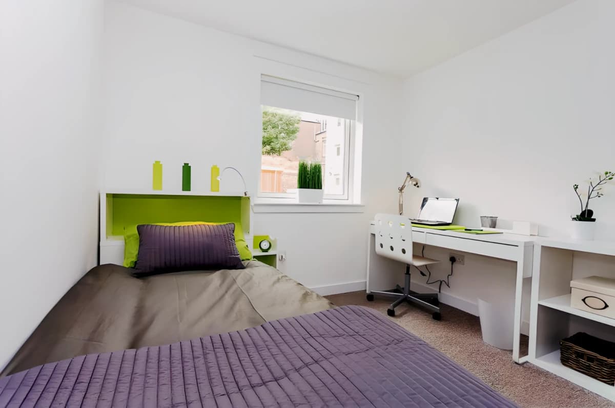 Large 2, 3 & 4 Bedroom flats