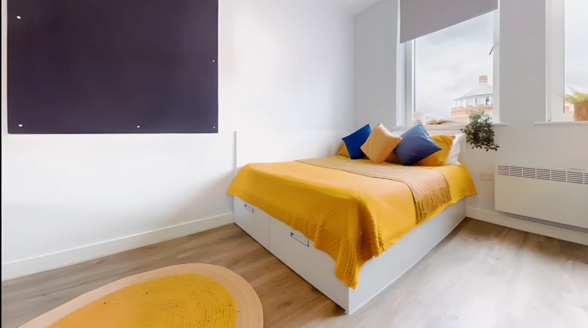iQ Newland House image