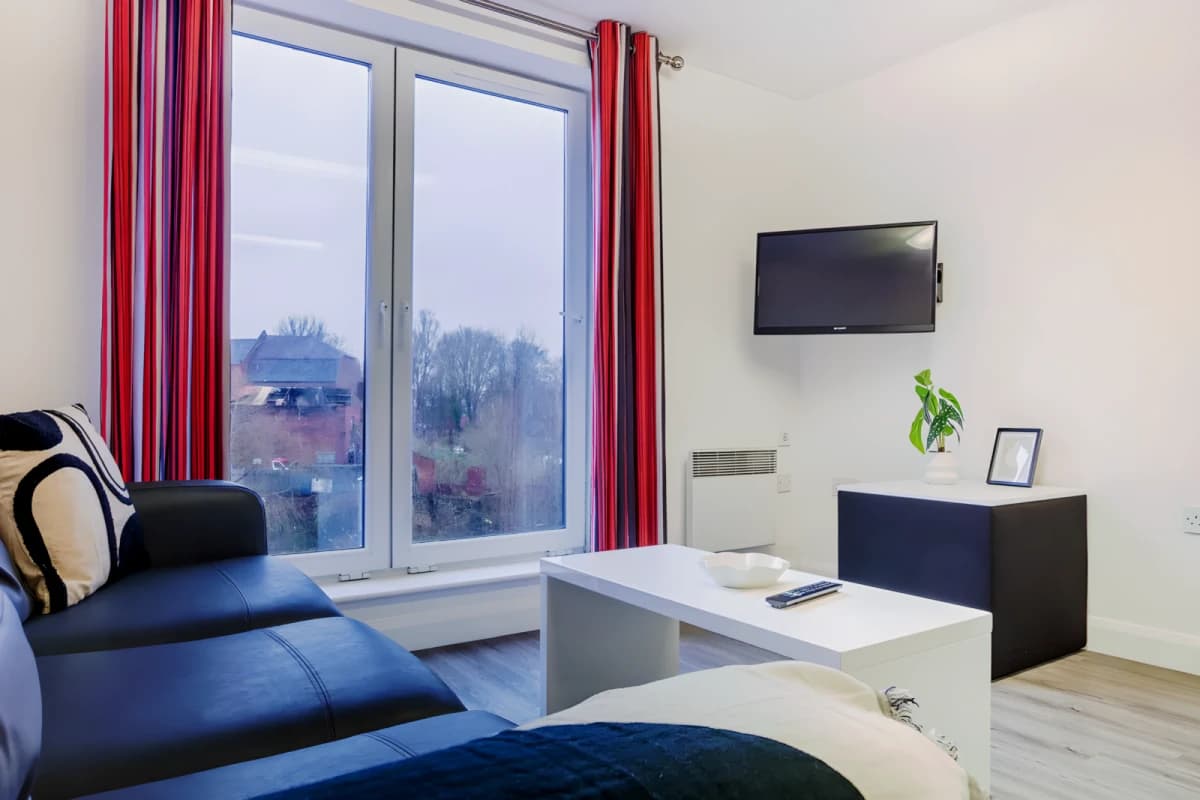 Uit Riverside House image