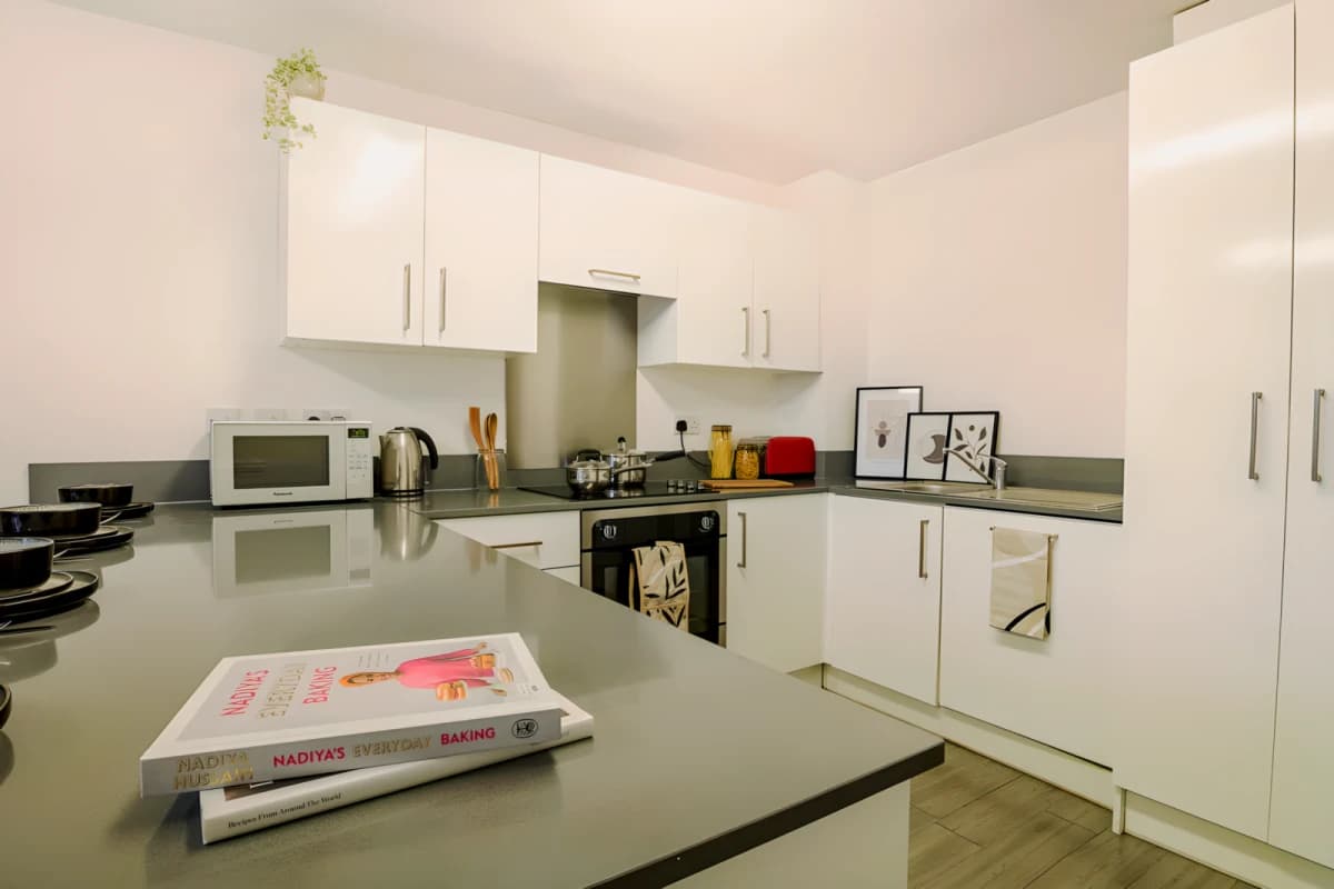 Uit Riverside House image