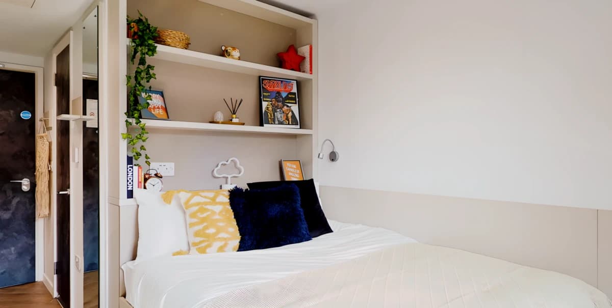 Lit Westminster Residence image