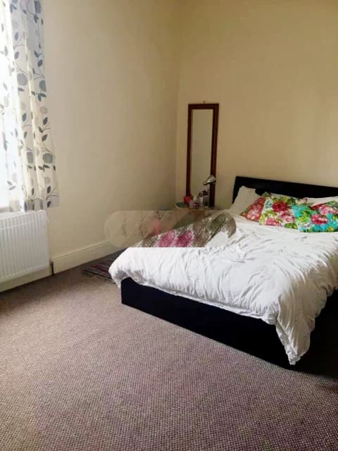 4 Bedrooms 2 bathrooms