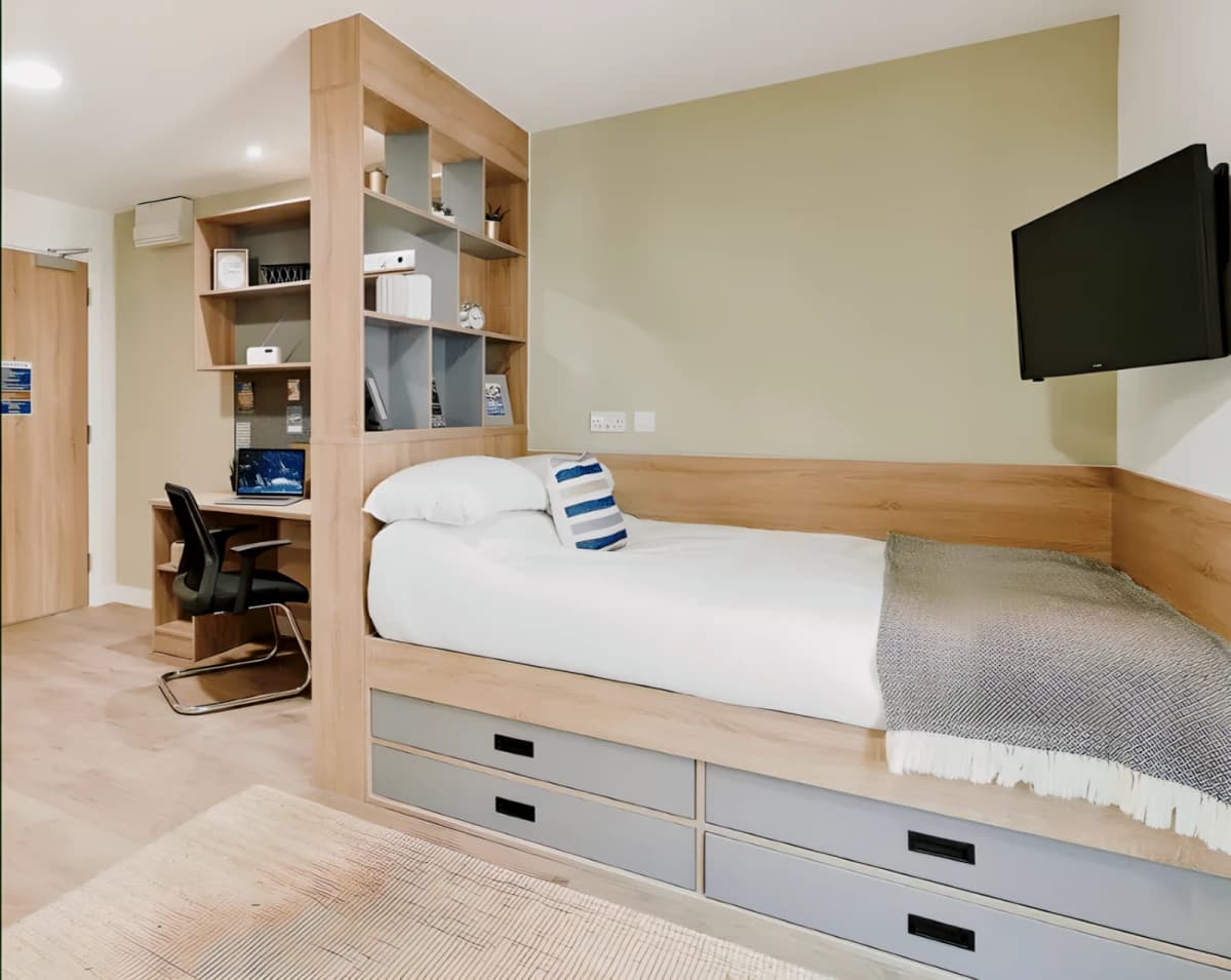 Southampton Crossings image