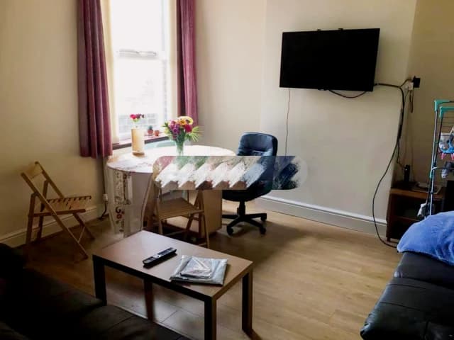 4 Bedrooms 2 bathrooms