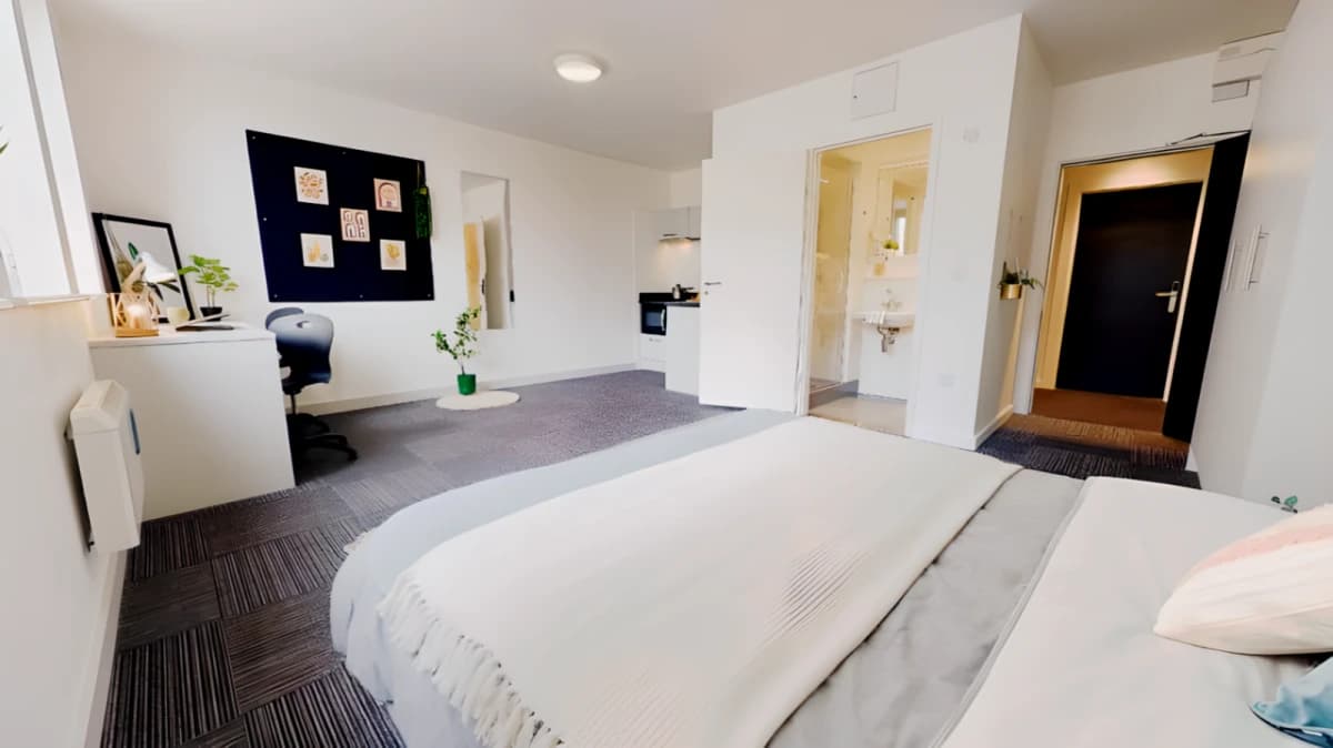 iQ Newland House image