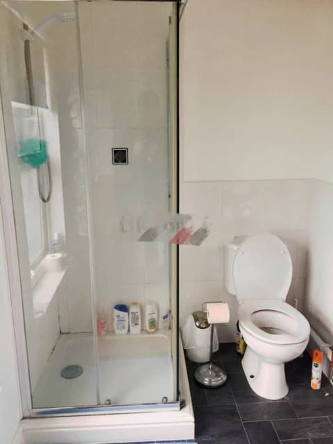 4 Bedrooms 2 bathrooms