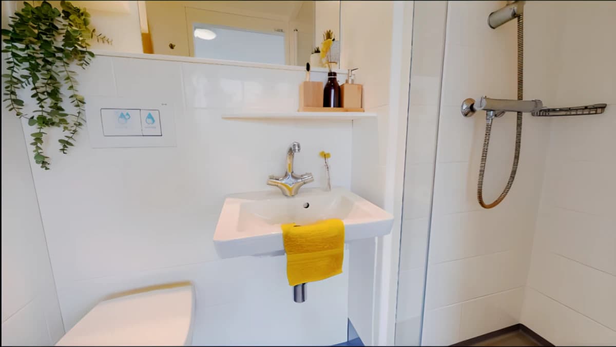 iQ Newland House image