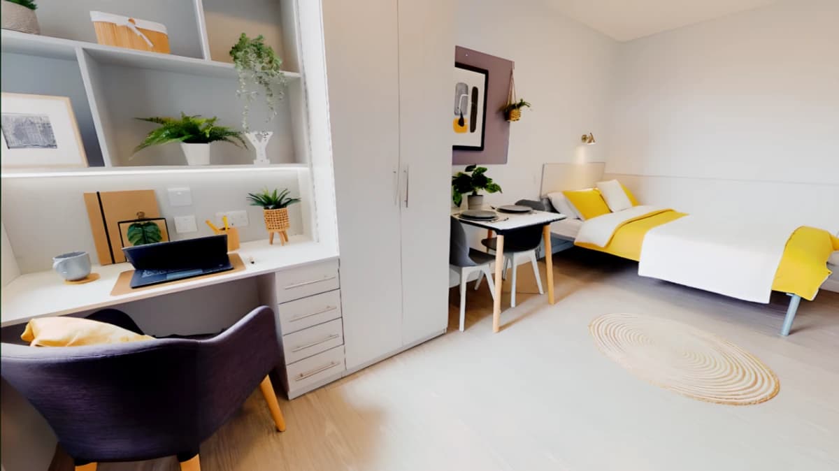 iQ Newland House image