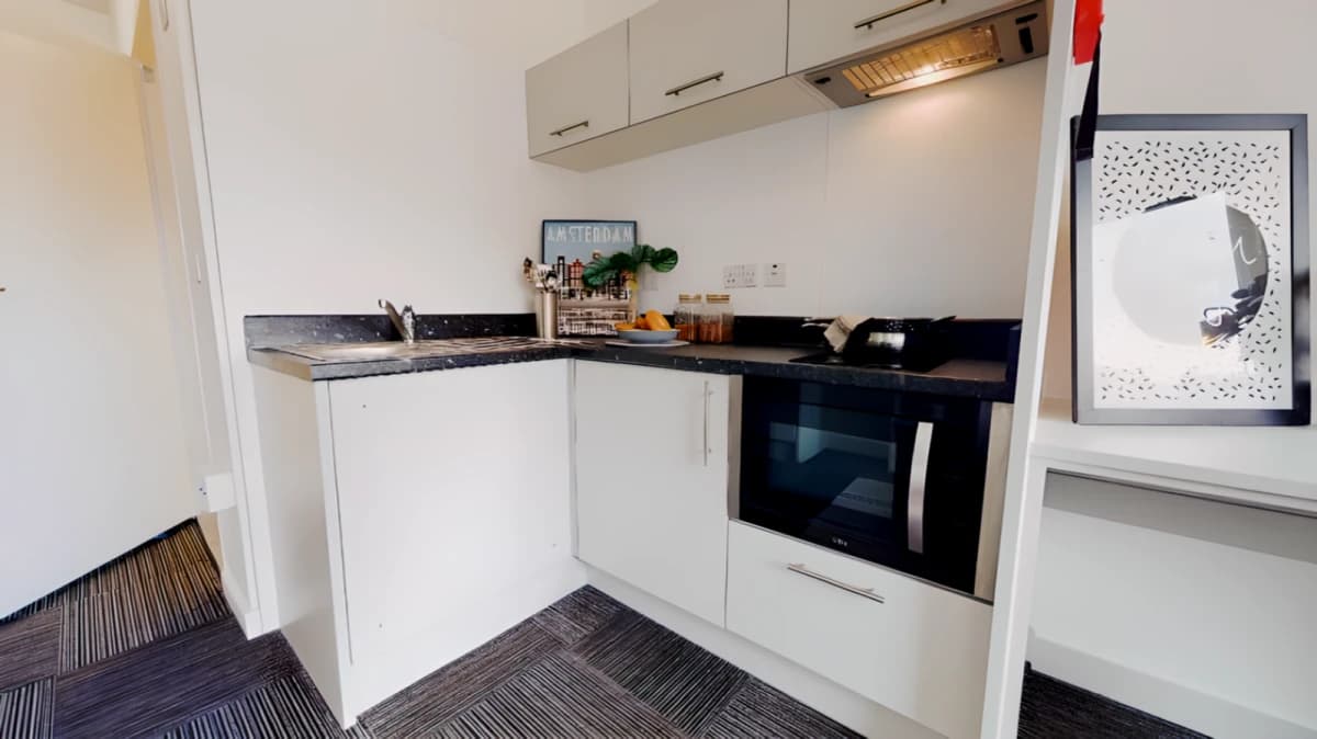 iQ Newland House image