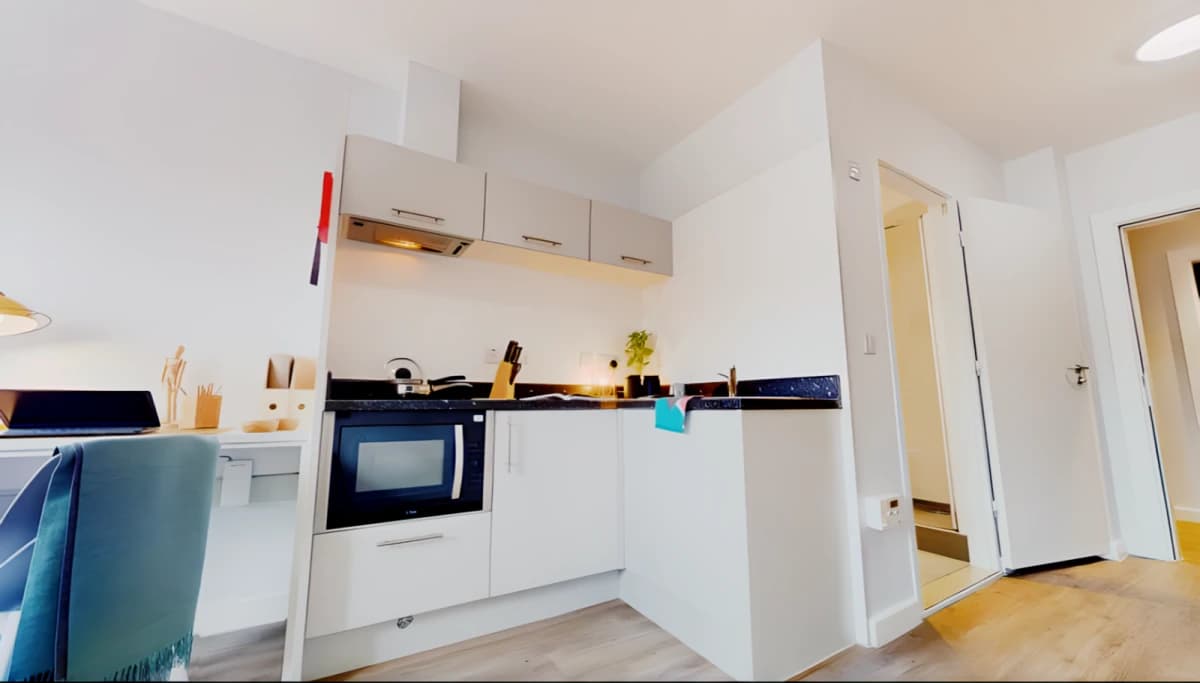 iQ Newland House image
