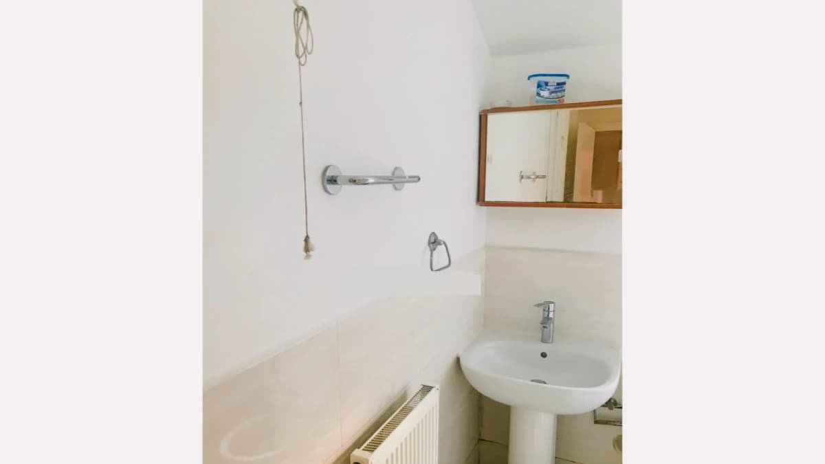 4 bedrooms 2 bathrooms room1