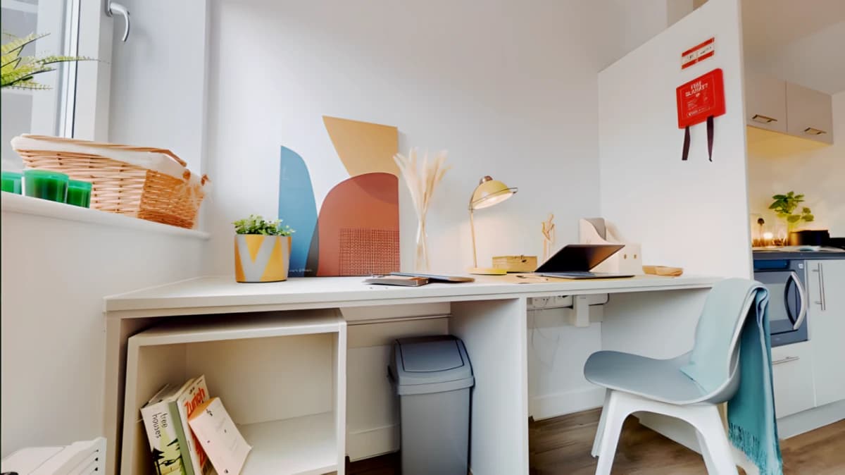 iQ Newland House image
