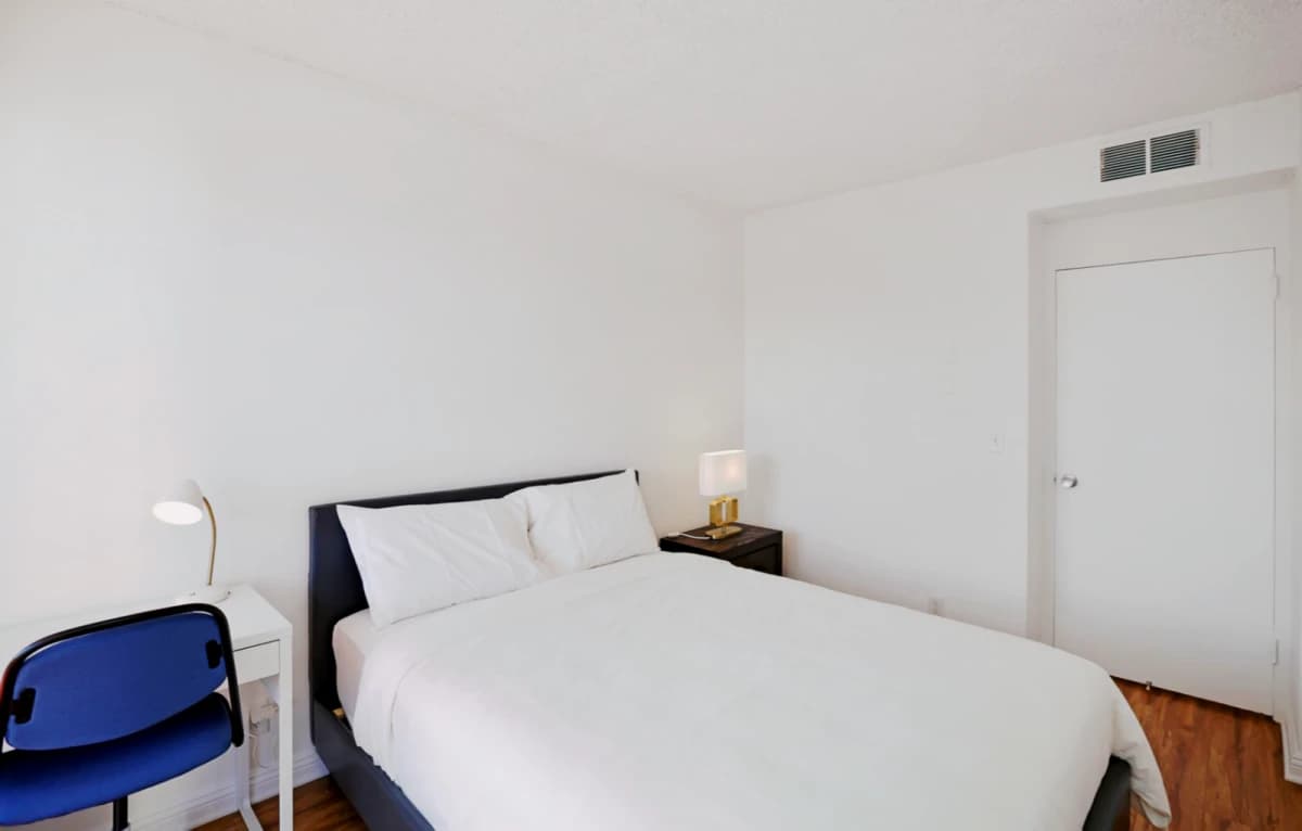 Private Room in 3 bed
