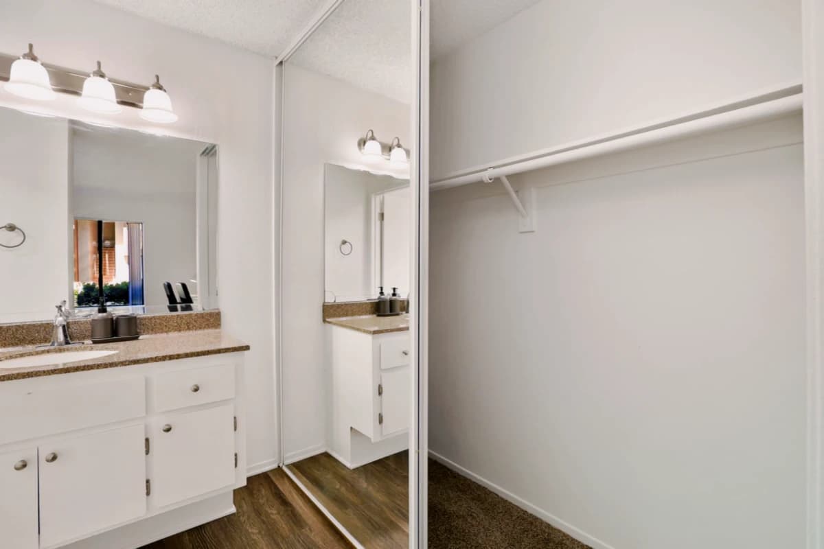 Private Room in 3 bed