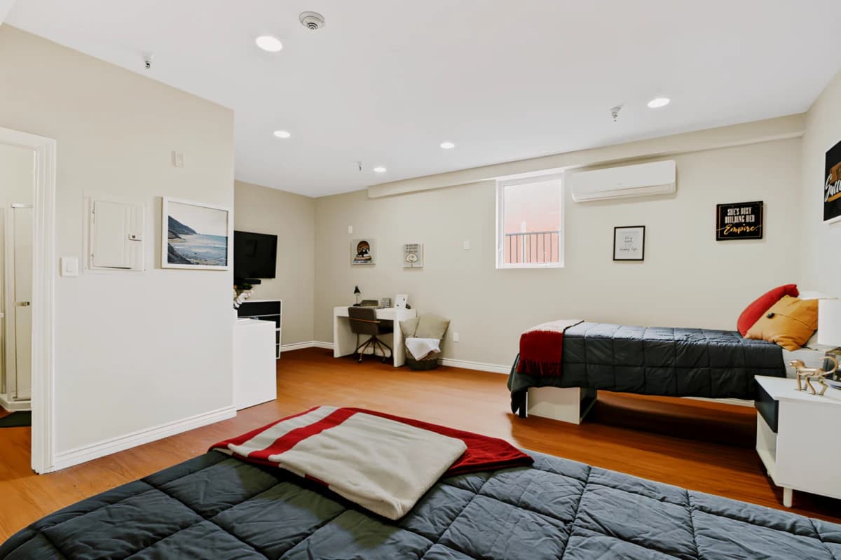 2715 PORTLAND image