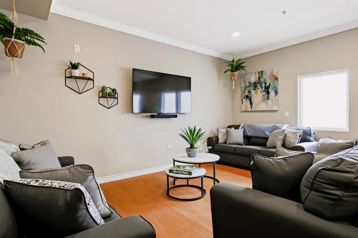 2715 PORTLAND image