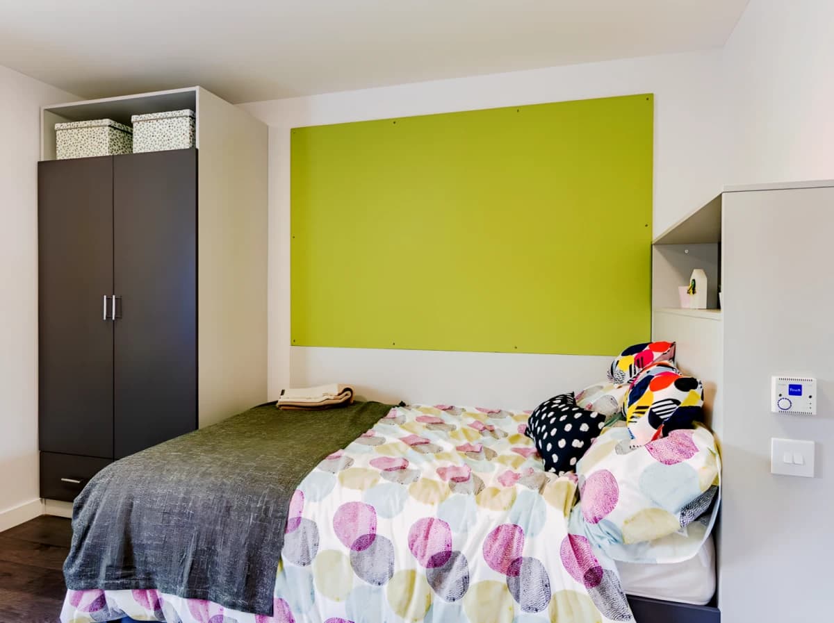 Crescent Place image