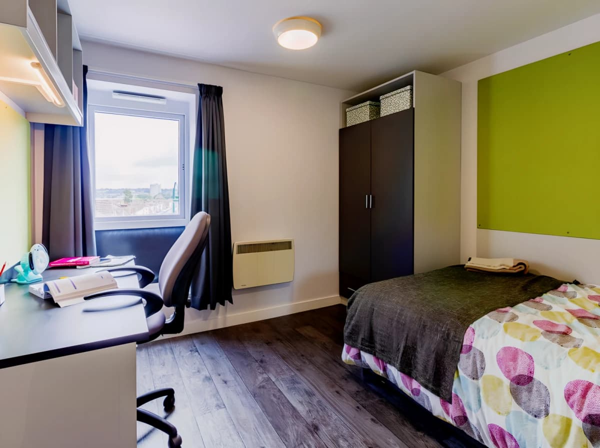 Crescent Place image