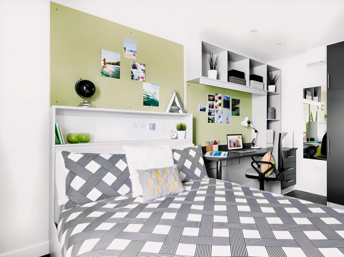 Yugo Austen House image
