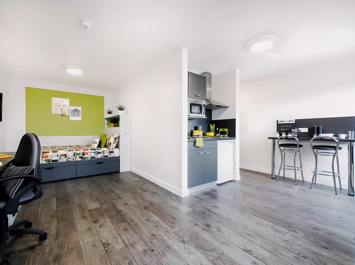 Crescent Place image