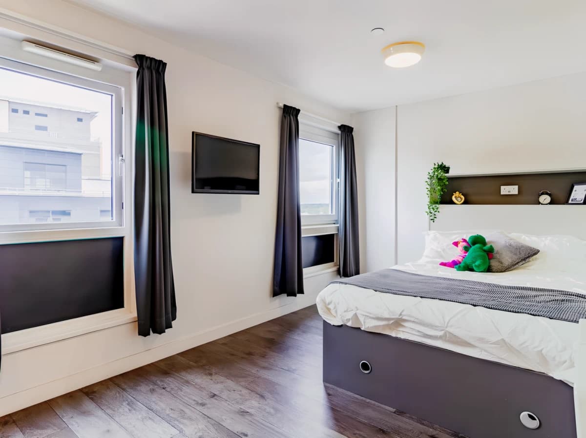 Crescent Place image 2