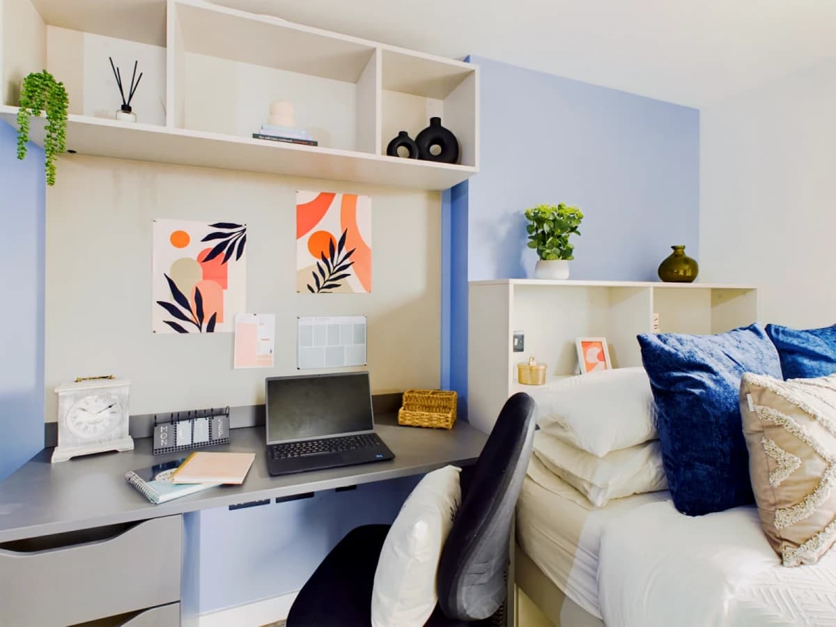 Corner Studio