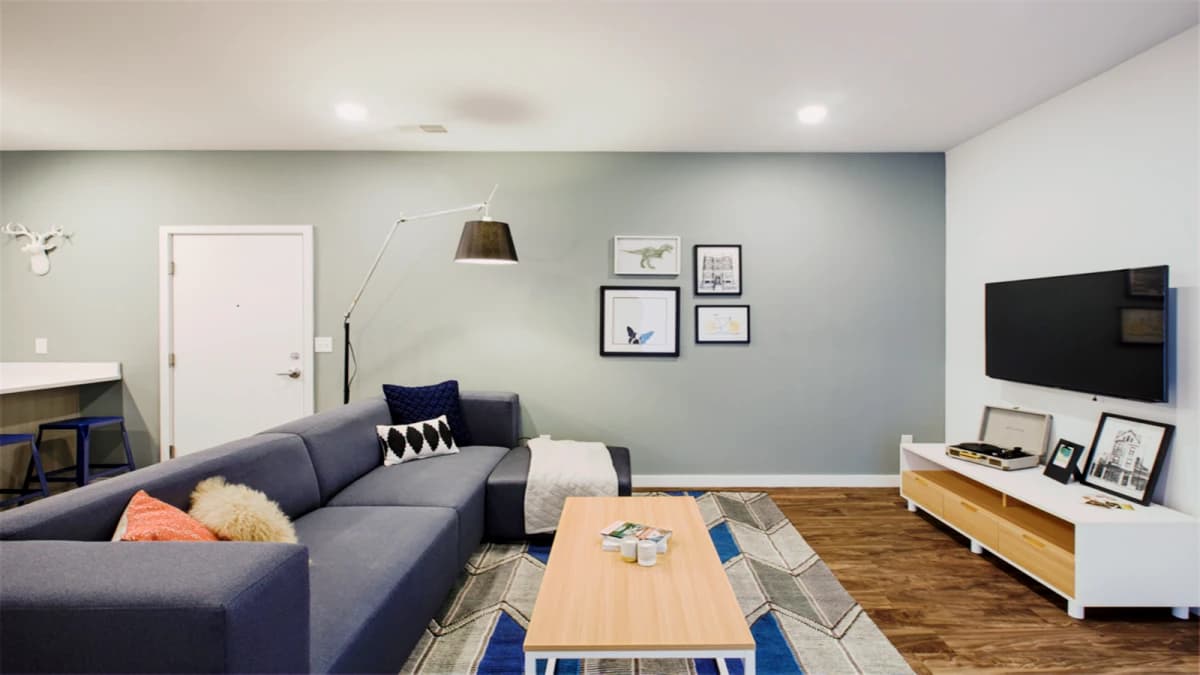 307 E. Daniel image