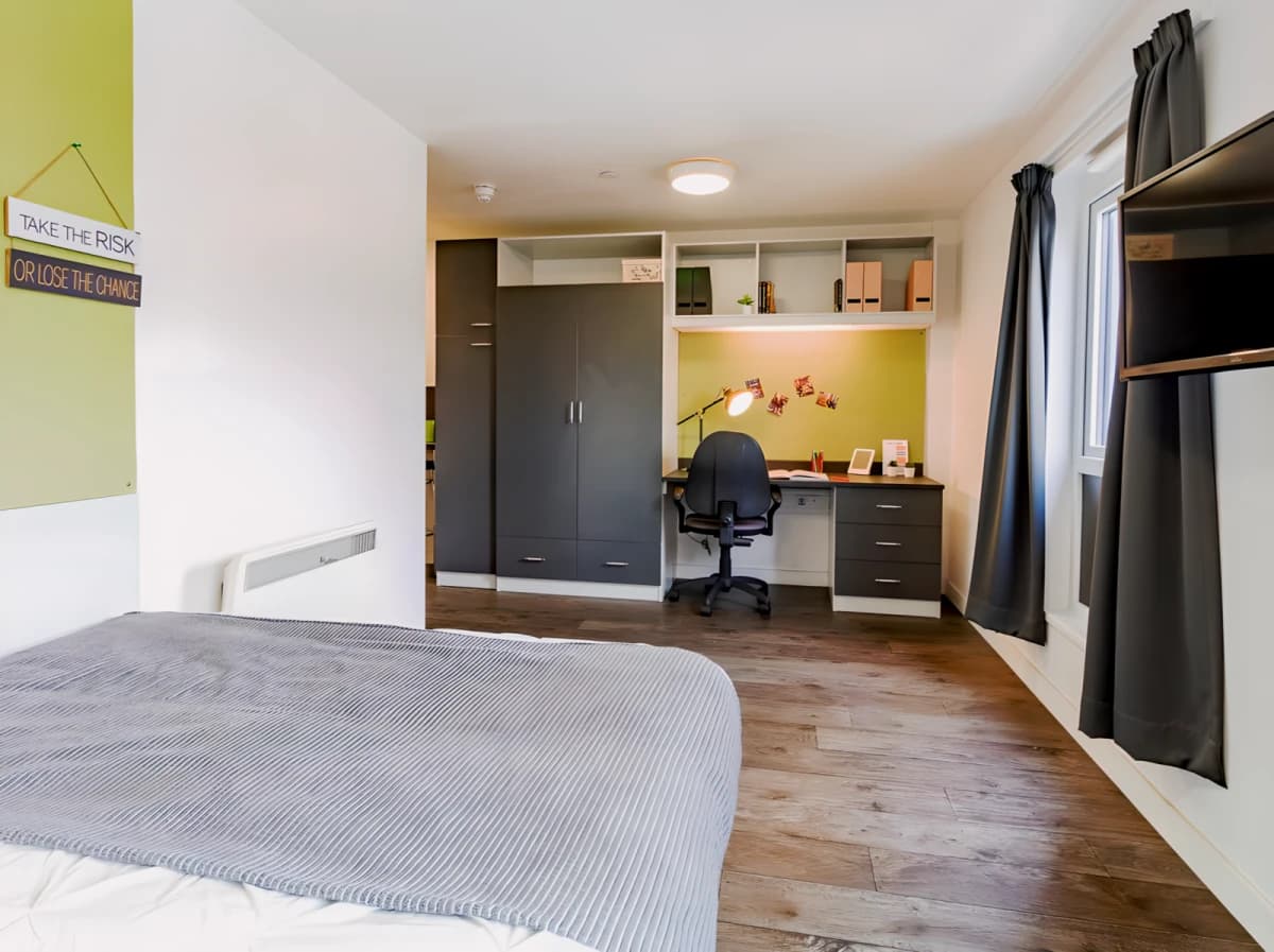 Crescent Place image