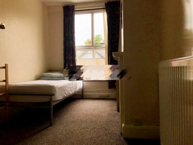 6 Bedrooms 2 bathrooms