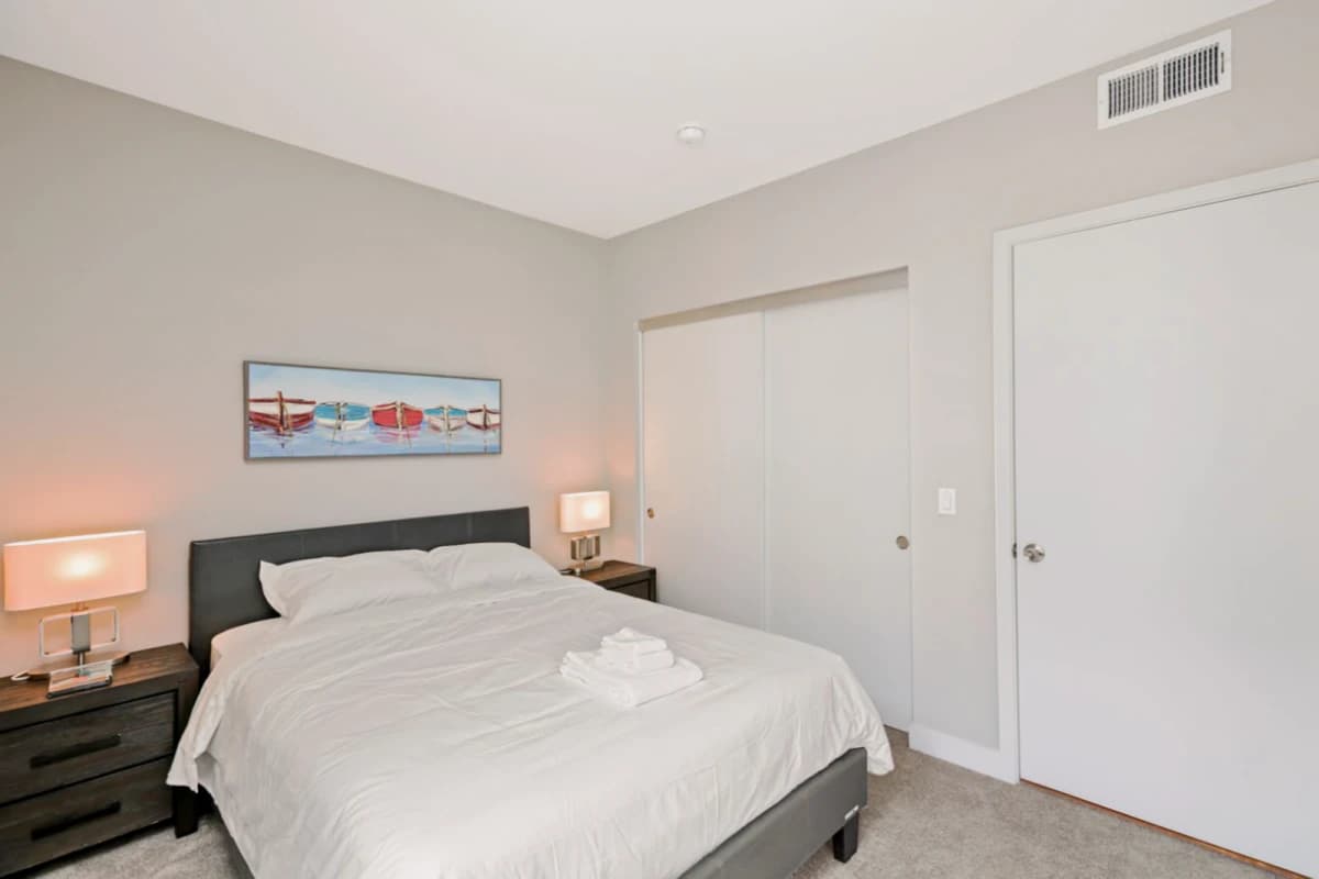Private Room in 3 bed