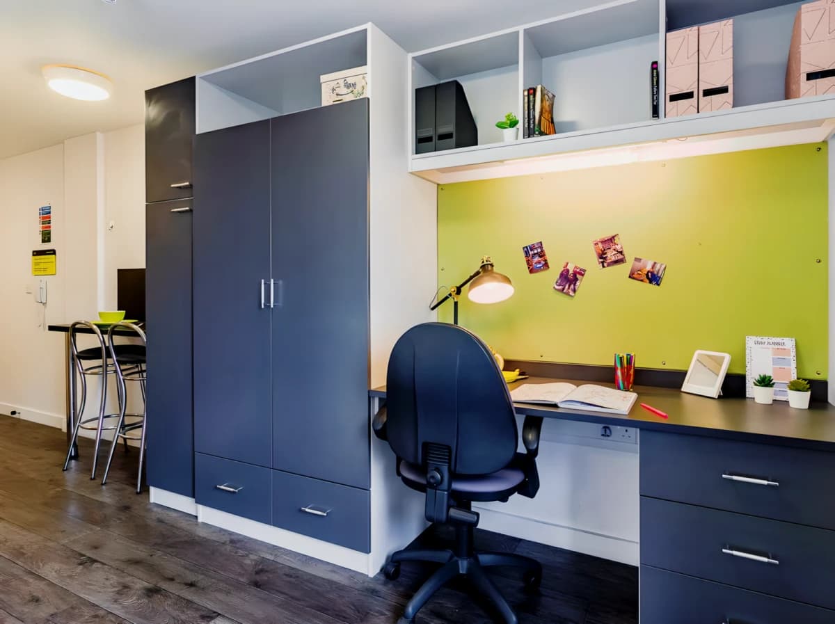 Crescent Place image