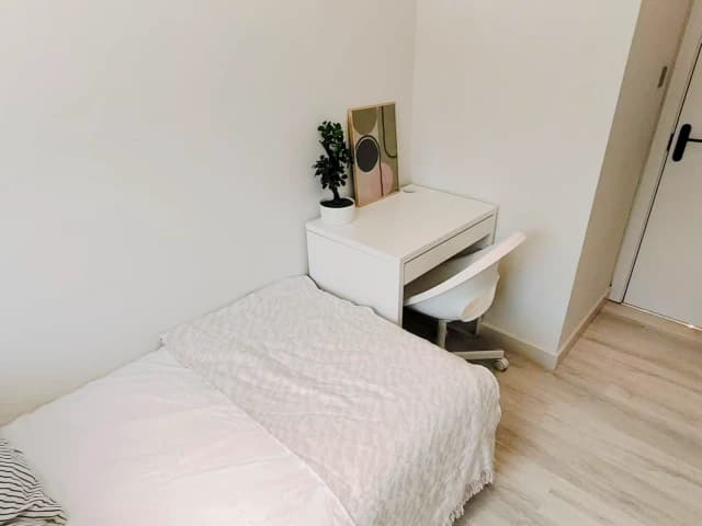 2 Bedroom 2 Bathroom room1
