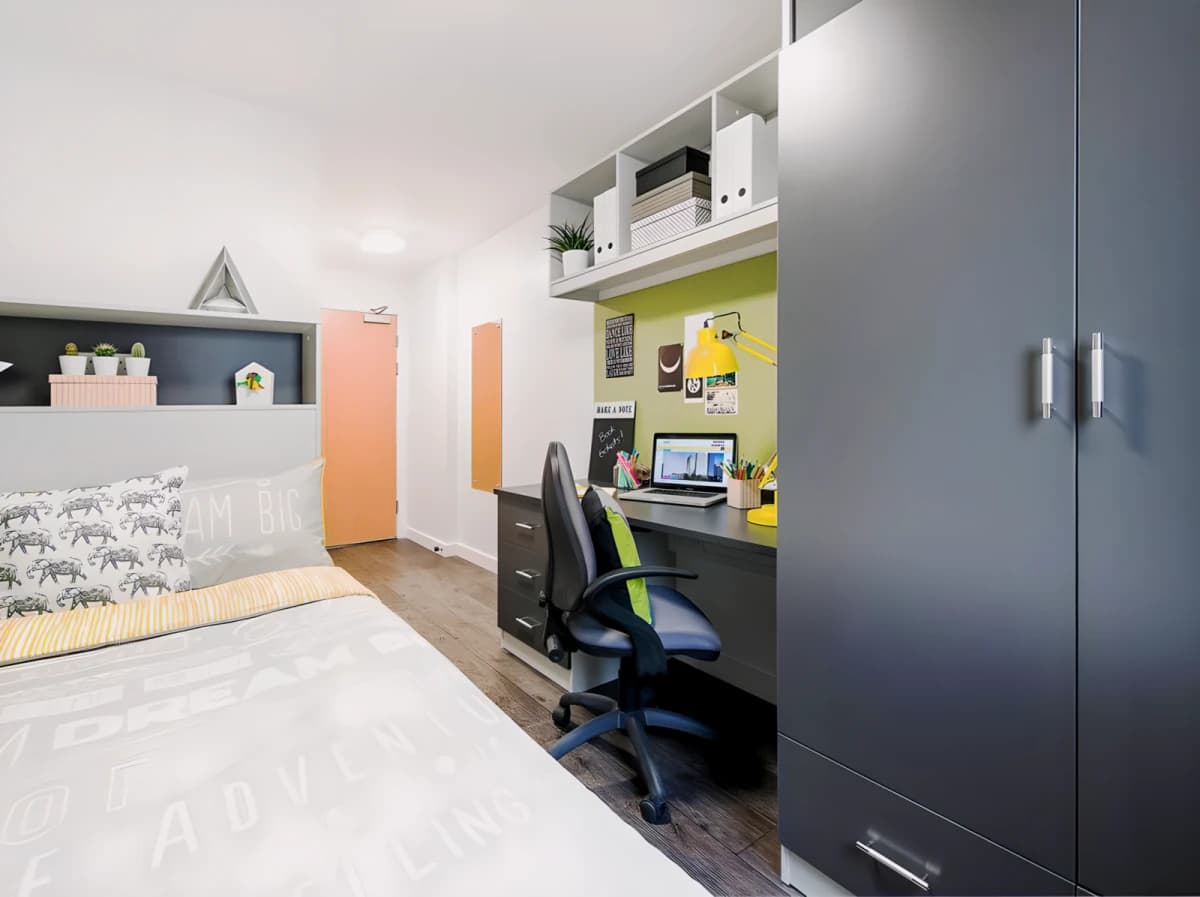 Crescent Place image