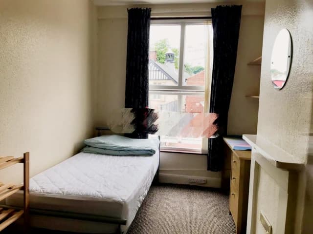 6 Bedrooms 2 bathrooms