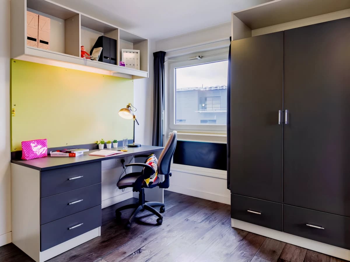 Crescent Place image