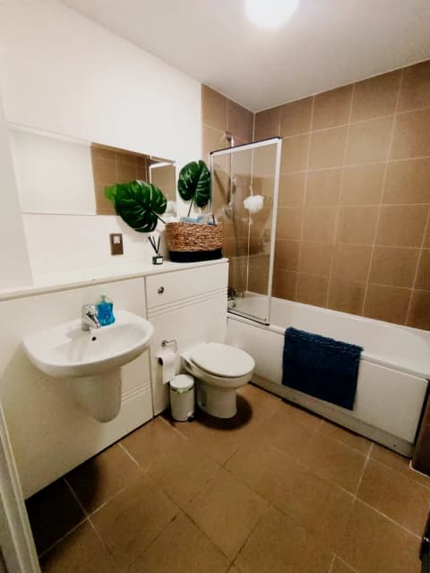 2 bedrooms 1 bathroom