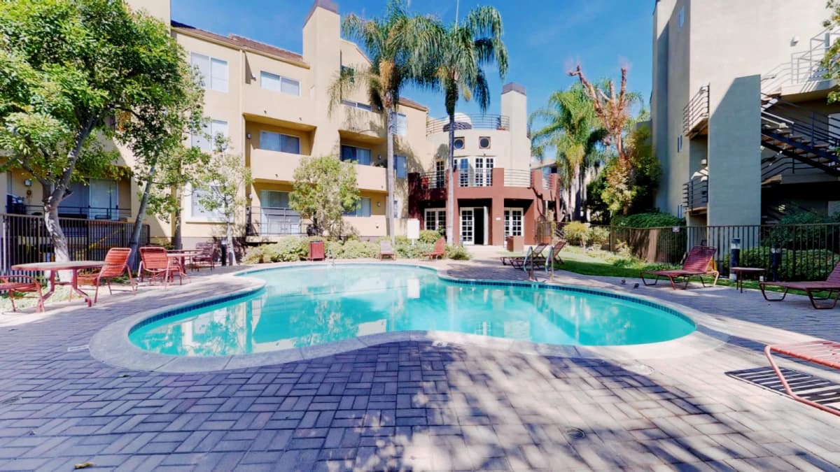 620 N Hollywood Way image