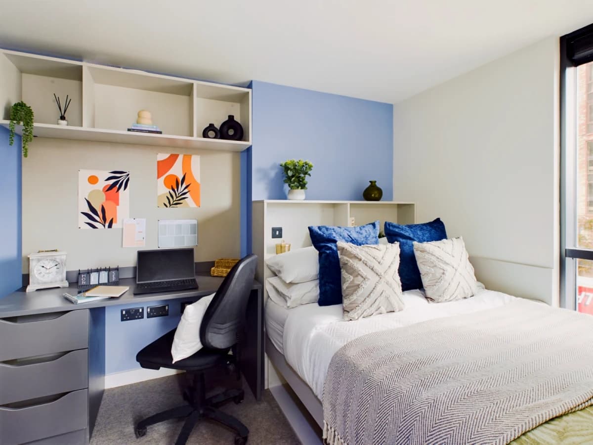 Corner Studio