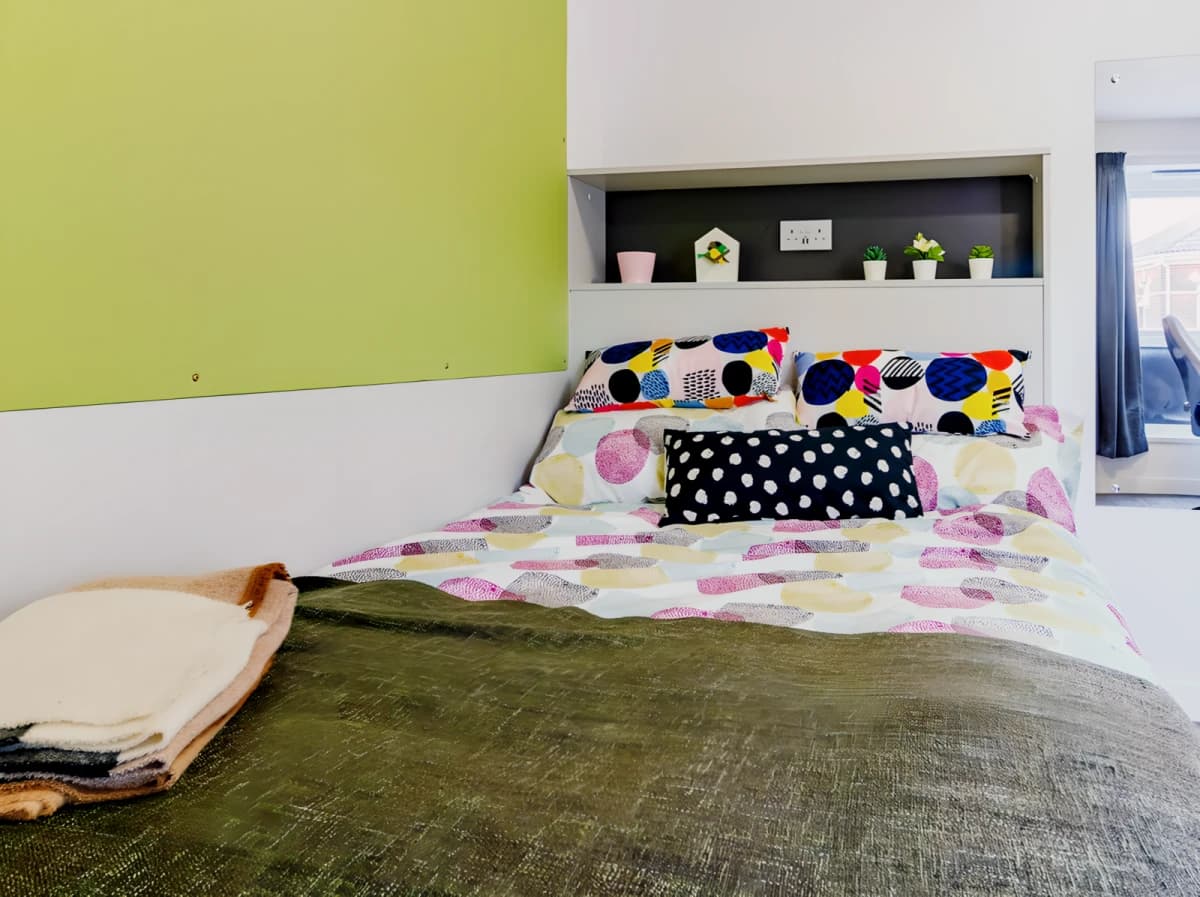 Crescent Place image