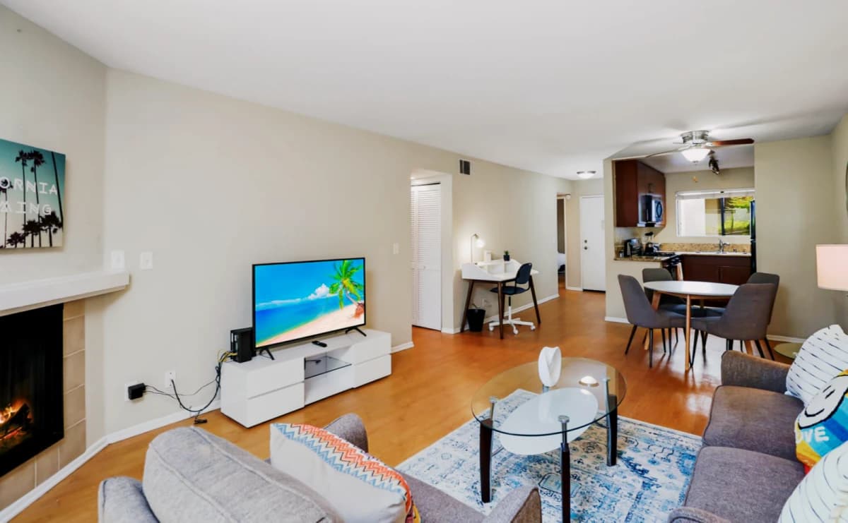 Private Room in 3 bed