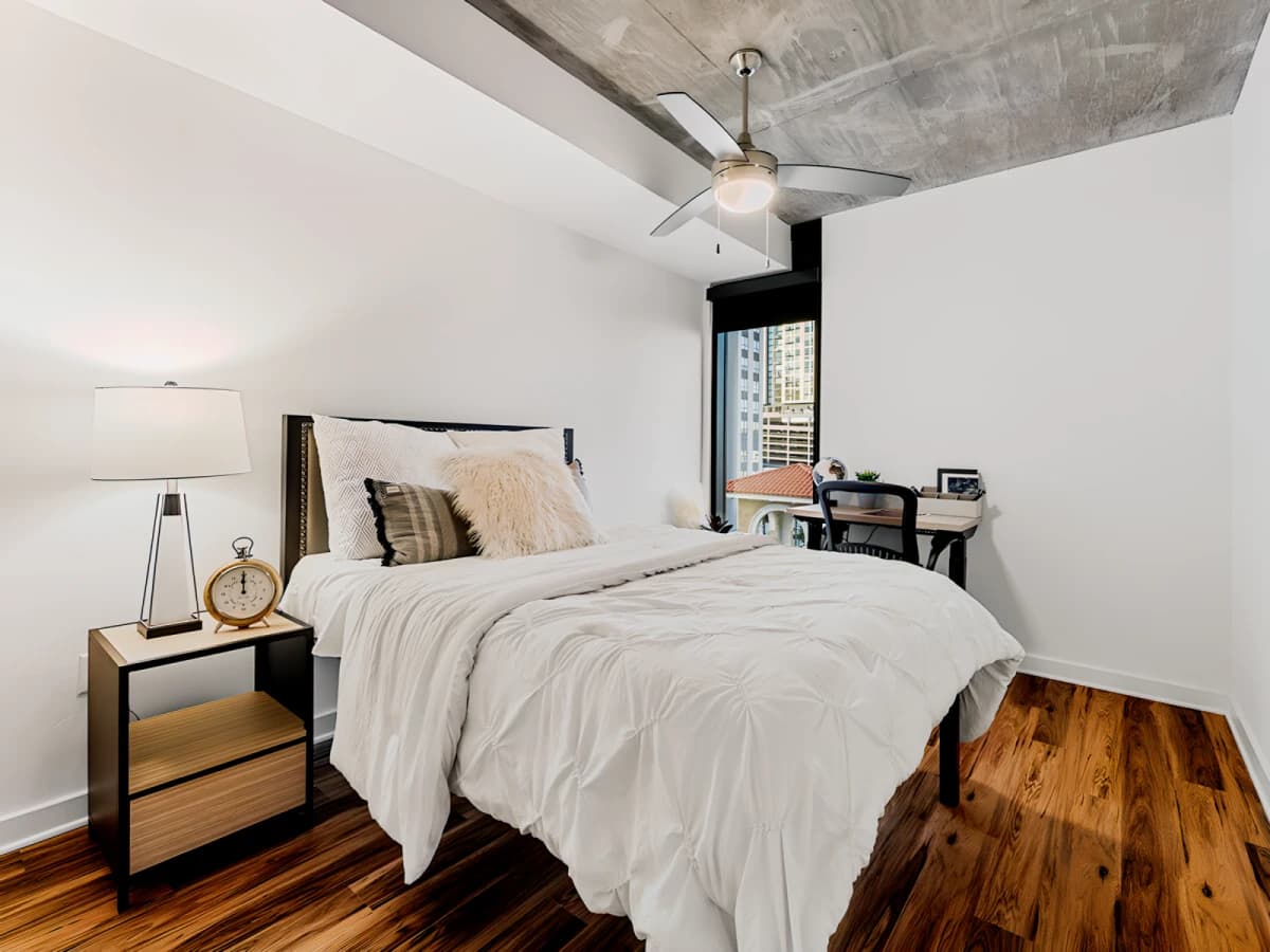4 Bed 4 Bath CORNER