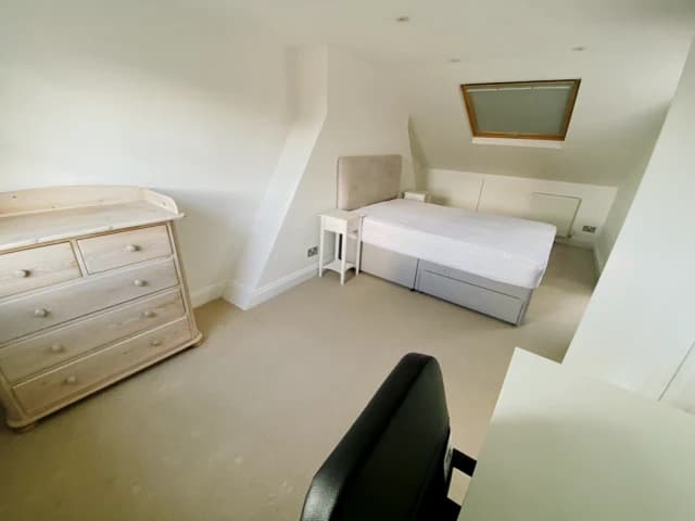5 Bedroom 4 Bathroom attic
