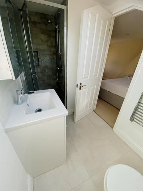 5 Bedroom 4 Bathroom attic