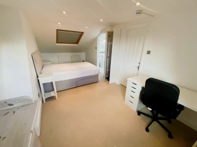 5 Bedroom 4 Bathroom attic