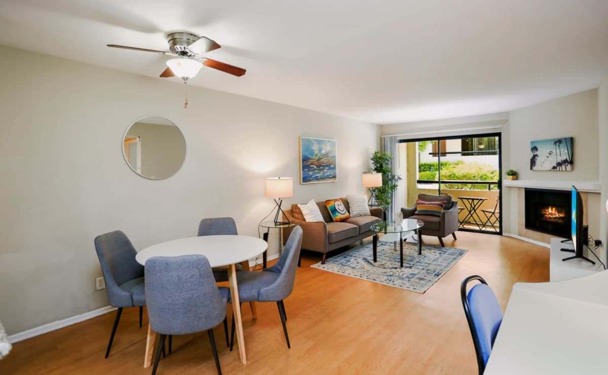 Private Room in 3 bed
